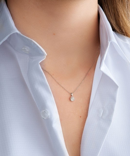 White Gold pendant with diamonds