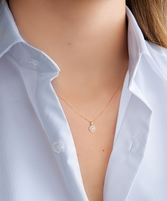 Yellow Gold pendant with diamonds