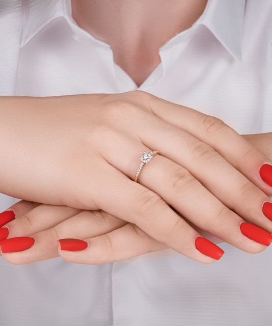 Gold ring with diamonds