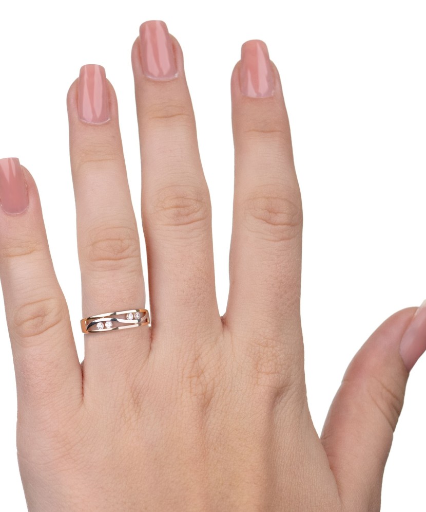 Yellow Gold ring with zircons