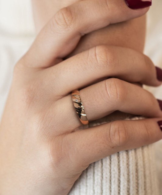 Gold ring with zircon