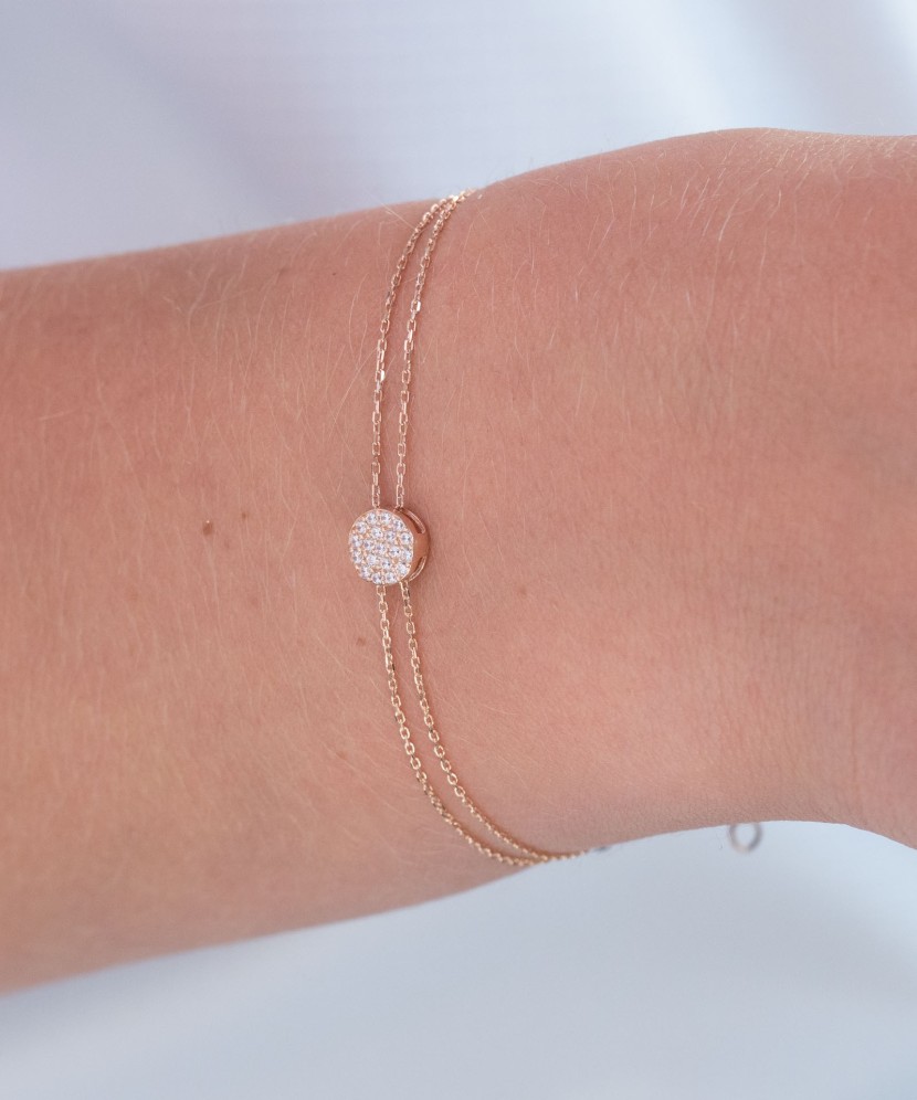 Gold bracelet with zirconium