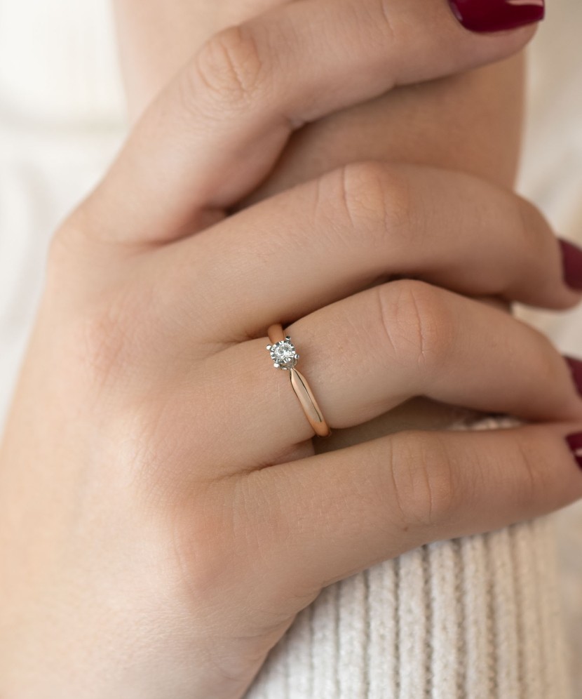 Gold ring with diamond