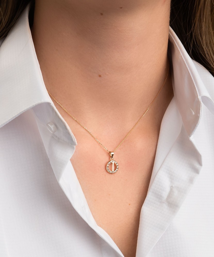 Kultainen riipus zirkoneilla kirje I