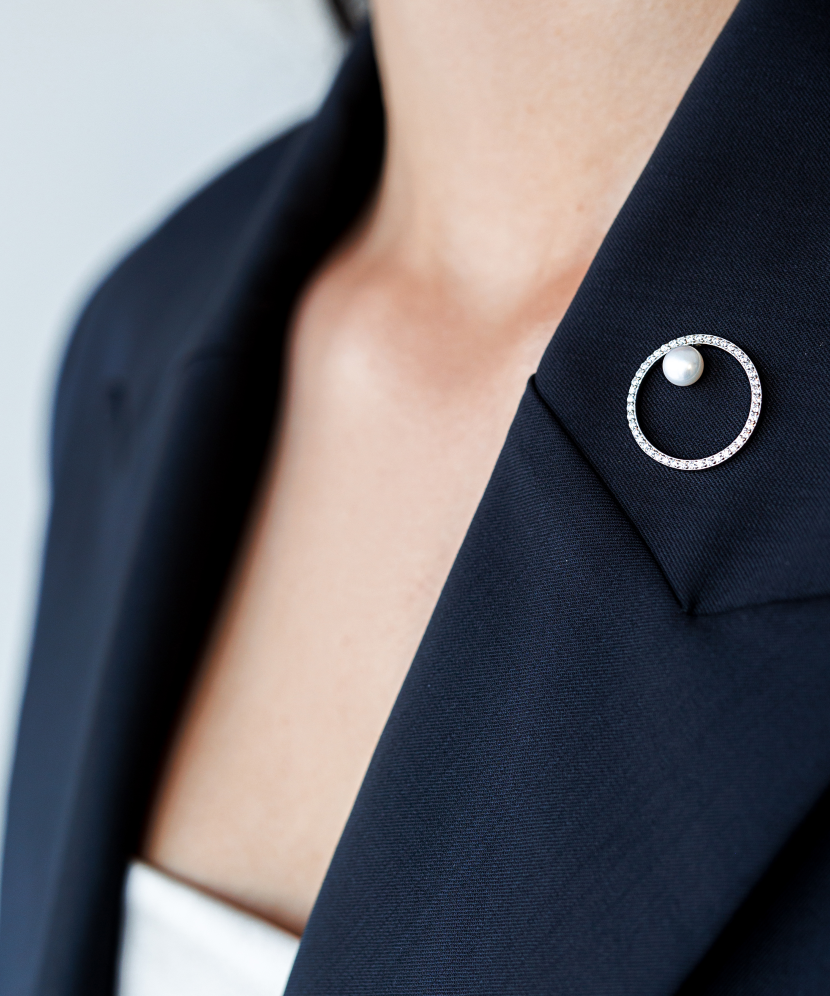 Sterling silver  brooch with pearl and zircons