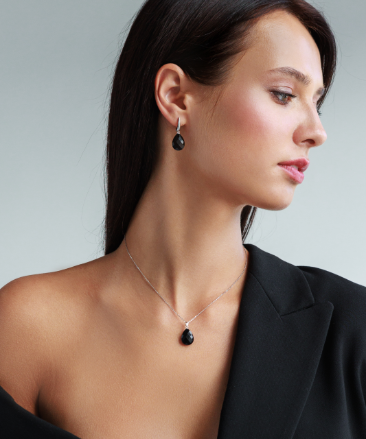 Sterling silver pendant with onyx