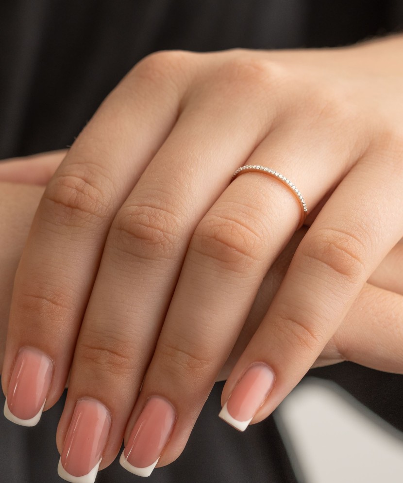 Gold ring with diamonds