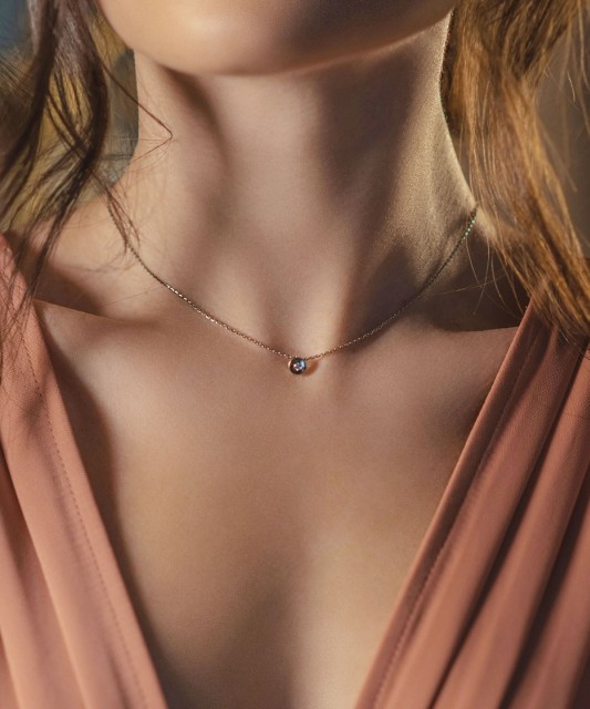 Gold chain with diamond pendant