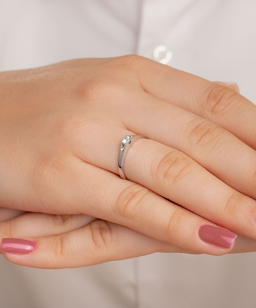 White gold ring with zirconium