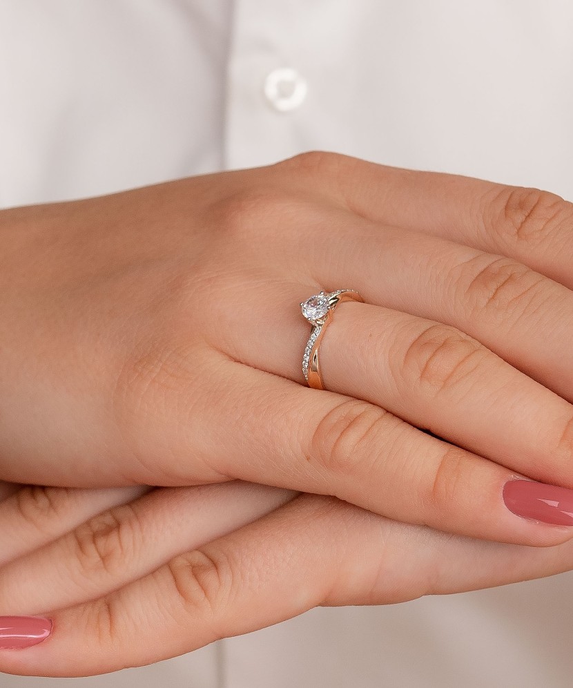 Auksinis žiedas su kristalais  - Goldinga