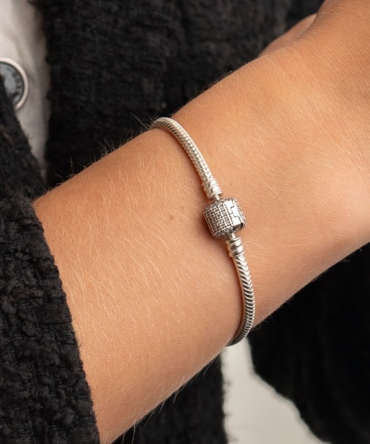 Hopeinen rannekoru zirkoneilla