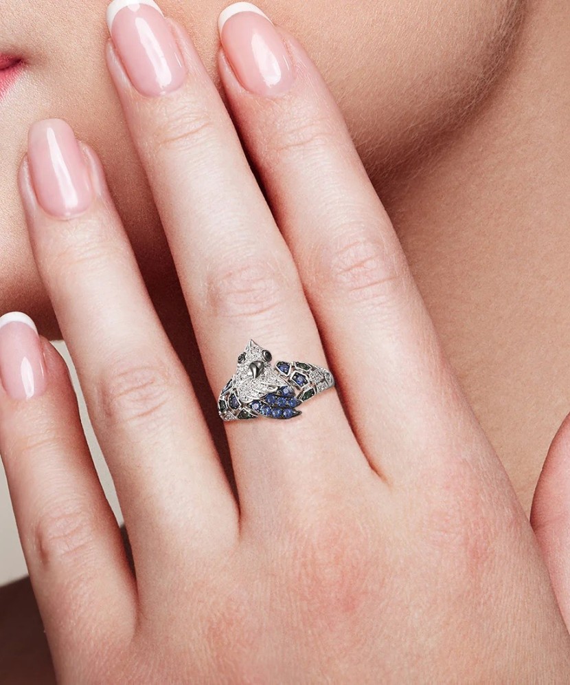 Hopeasormus spinelleillä ja zirkoneilla