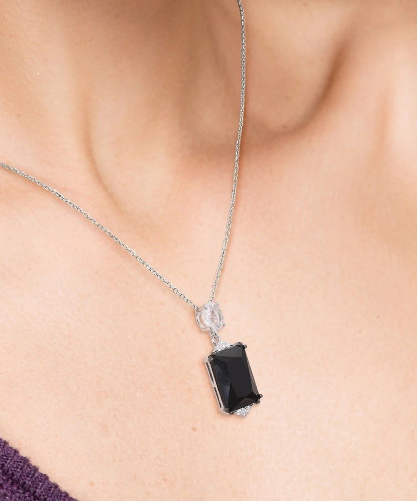 Sterling silver pendant with zircons