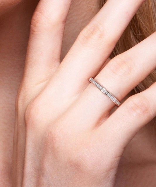 Gold ring with diamonds