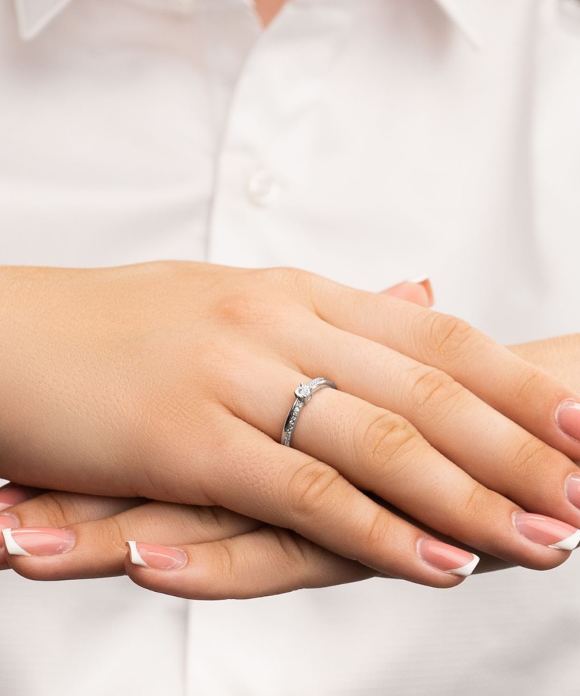 White Gold ring with diamonds