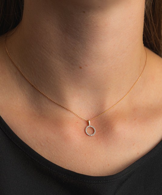 Gold pendant with diamonds