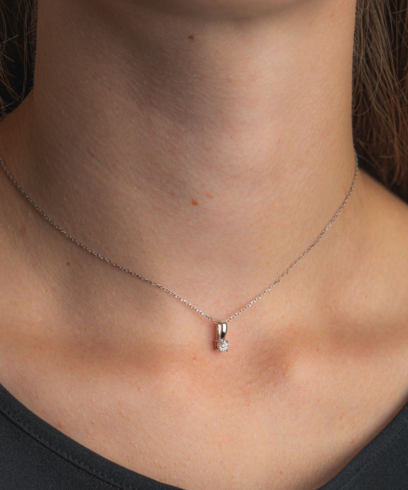 White gold pendant with diamonds