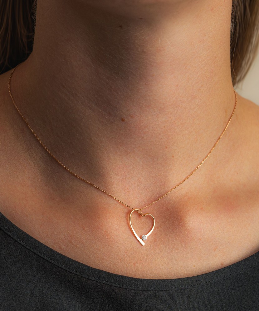 Gold pendant with diamonds "heart"