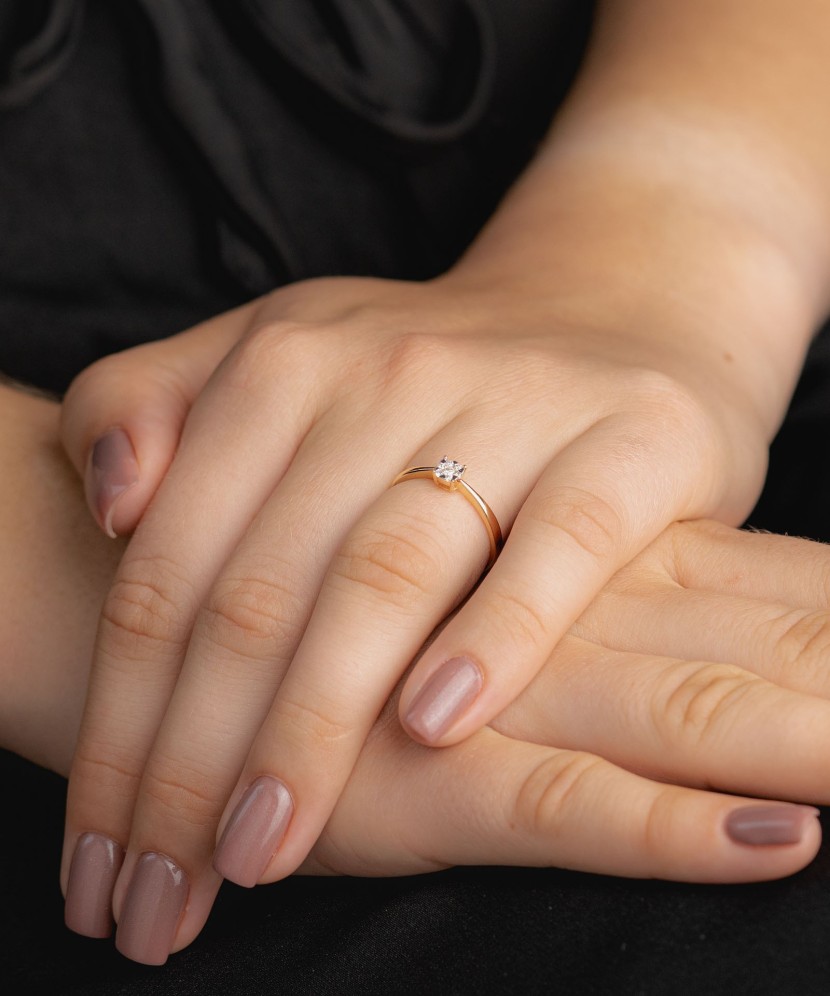 Gold ring with diamonds