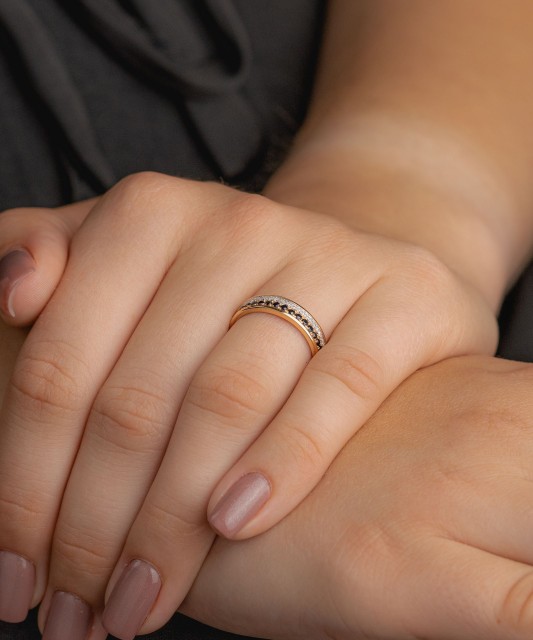 Gold ring with diamonds and sapphire