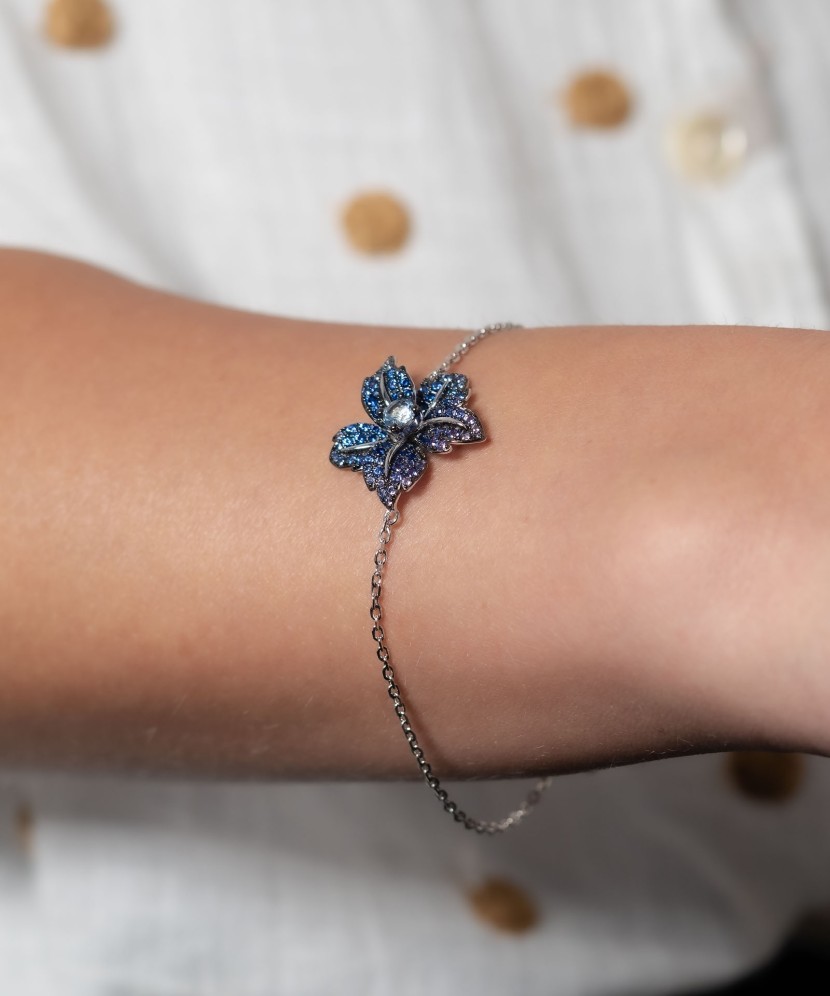 Hopeinen rannekoru zirkoneilla