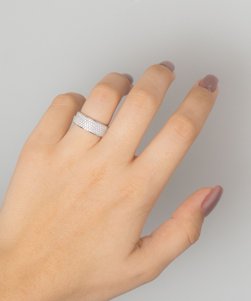 Hopeasormus zirkoneilla