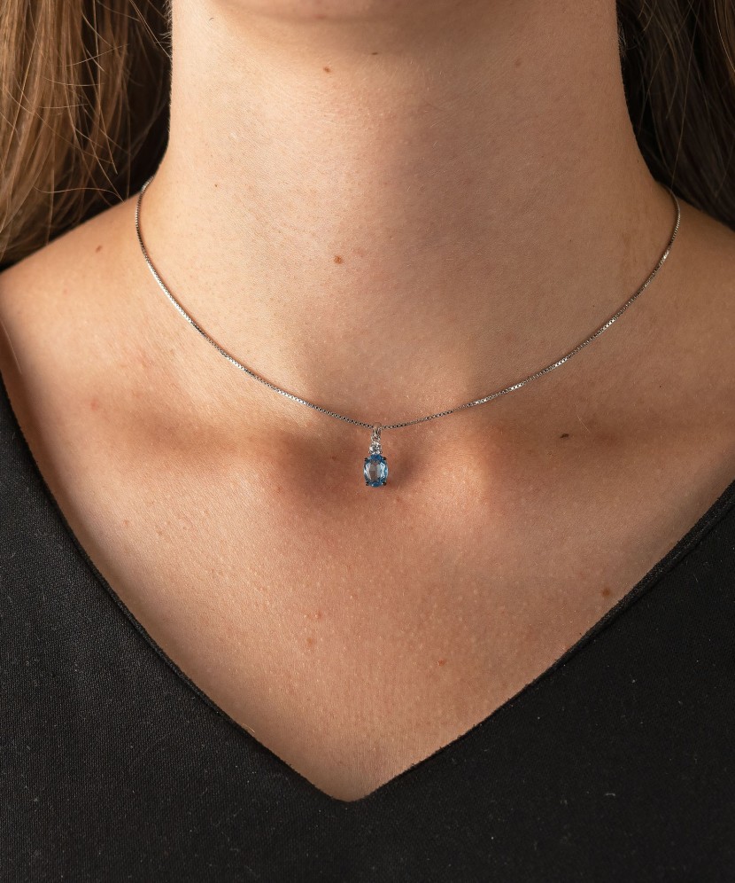 Sterling silver pendant with zircons