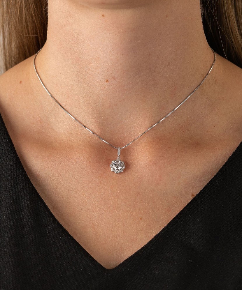 Sterling silver pendant with zircons