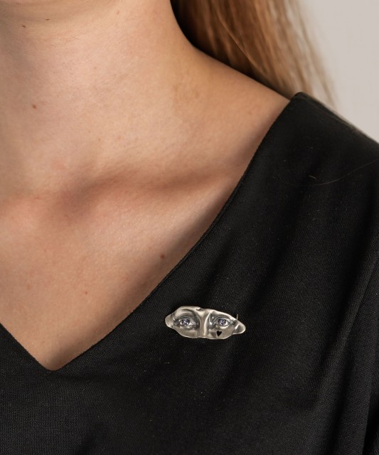 Sterling silver  brooch with zirconium