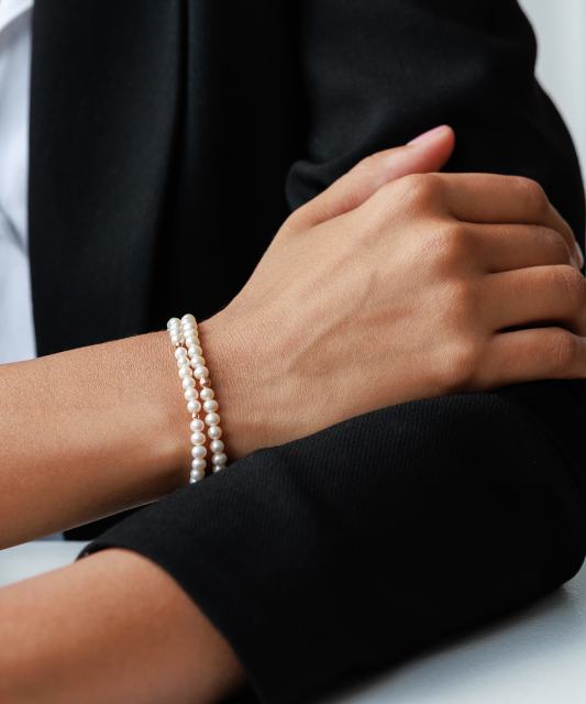 Pearl bracele twith gold