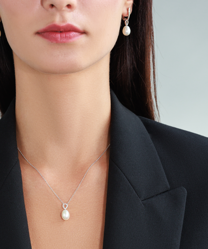 Hopeaketju helmillä ja zirkonia