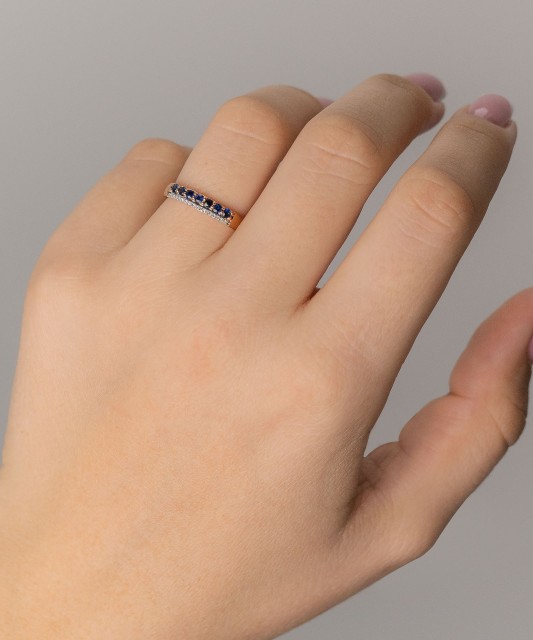 Gold ring with sapphires and diamonds