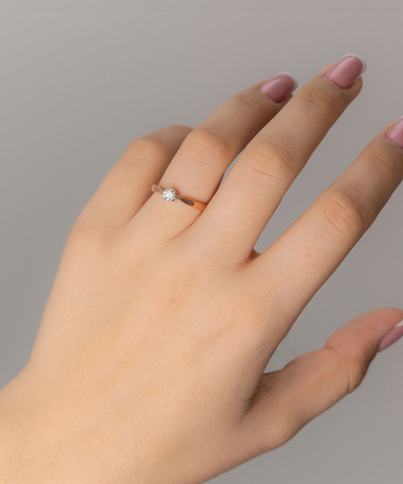 Auksinis žiedas su deimantu (0.30ct)  - Goldinga