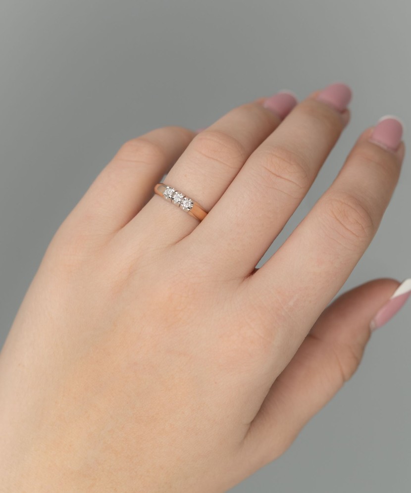 Gold ring with diamonds 0,107ct