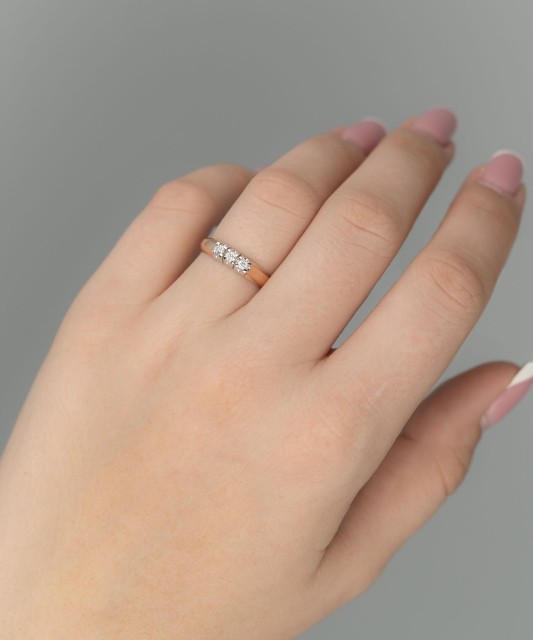 Gold ring with diamonds 0,057ct