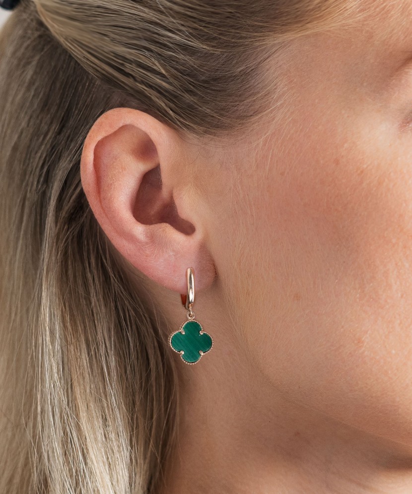 Gold earrings with malachite
