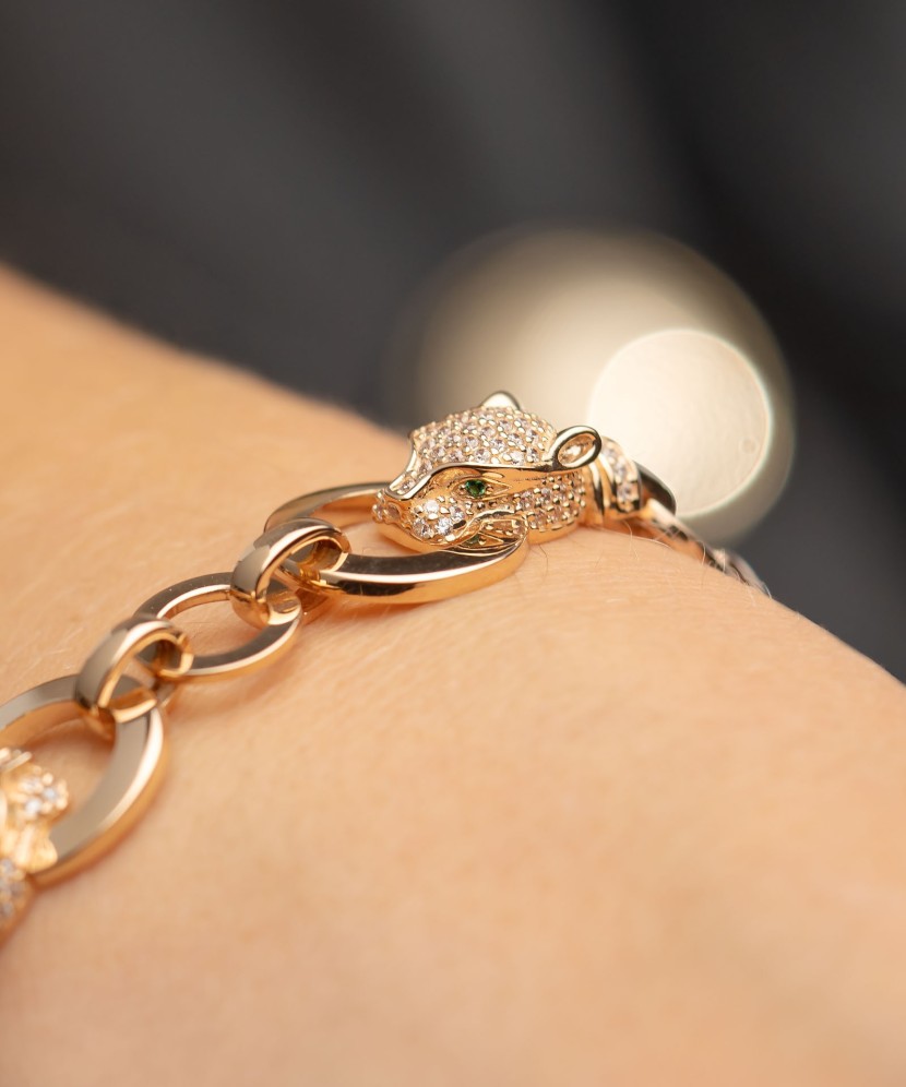 Gold bracelet with zircons