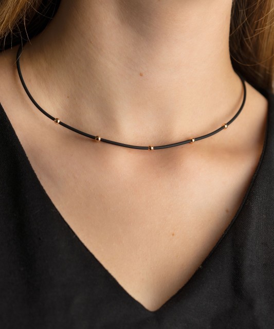 Kumiketju kullan kanssa