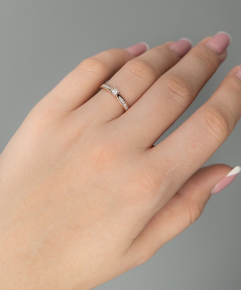 Gold ring with diamonds