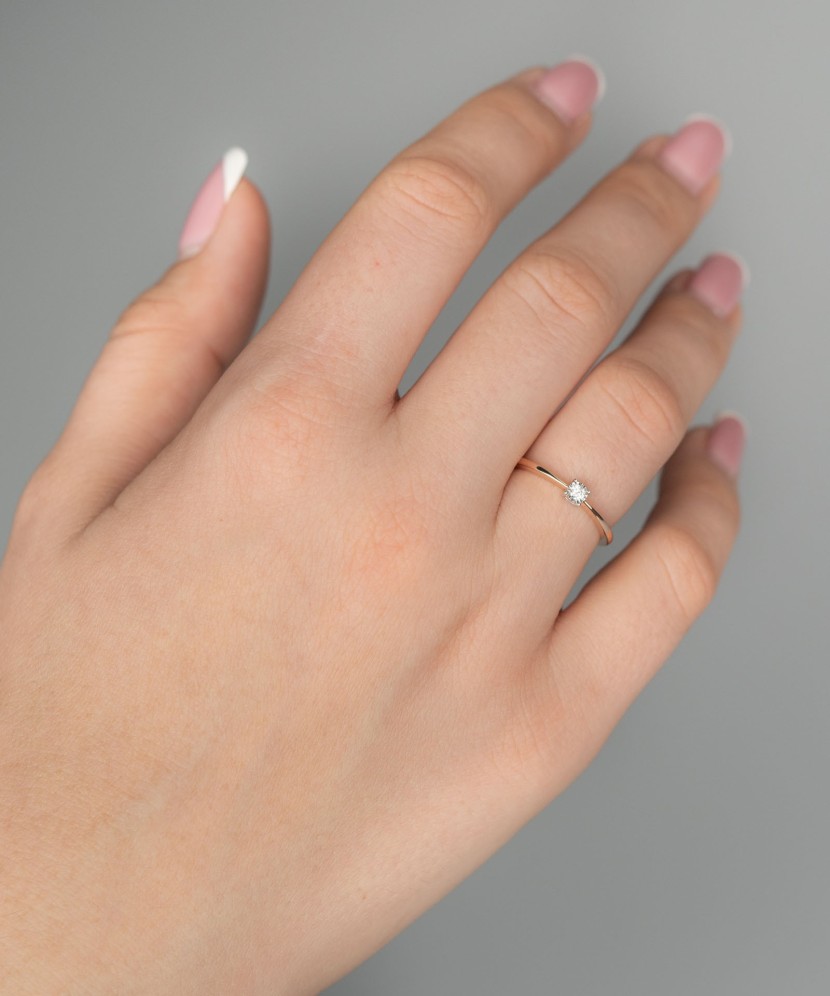 Auksinis žiedas su deimantais