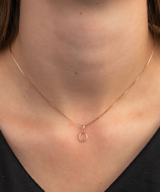 Gold pendant with diamonds