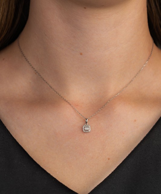 White gold pendant with diamonds