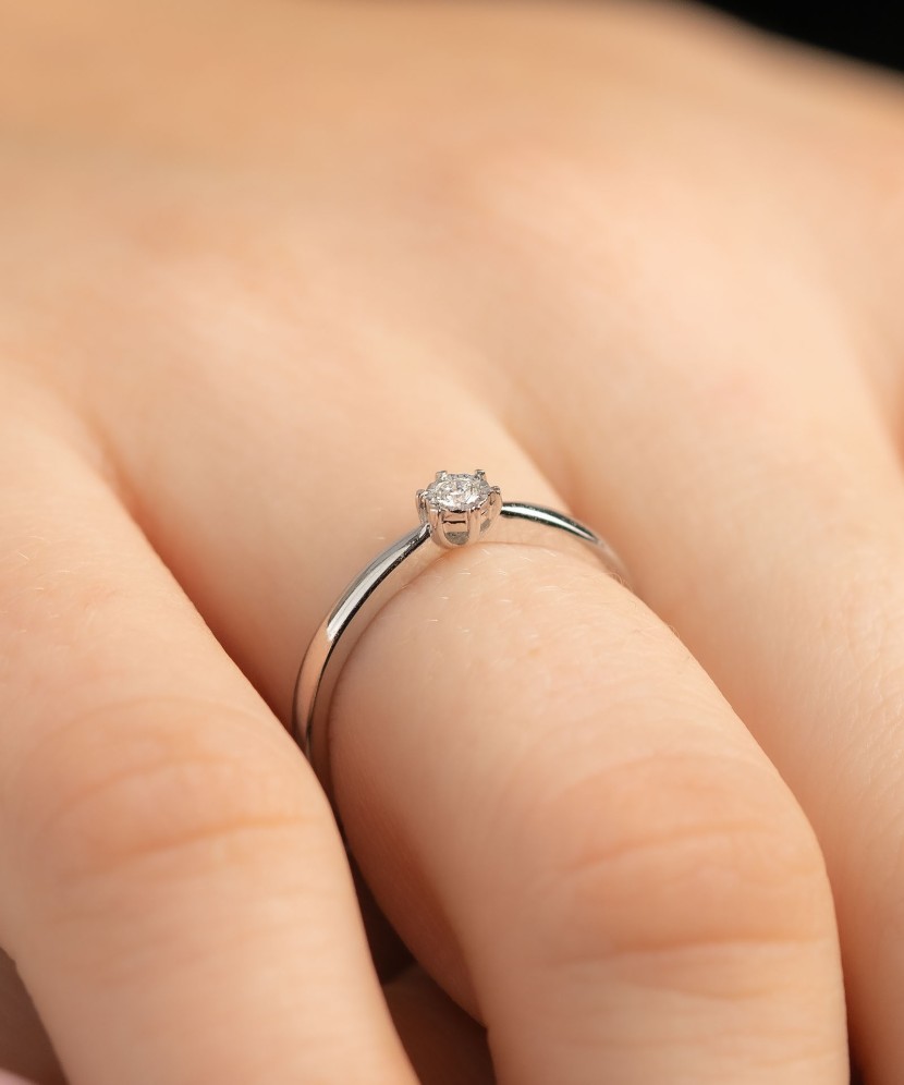 Valkokulta Sormus timantilla