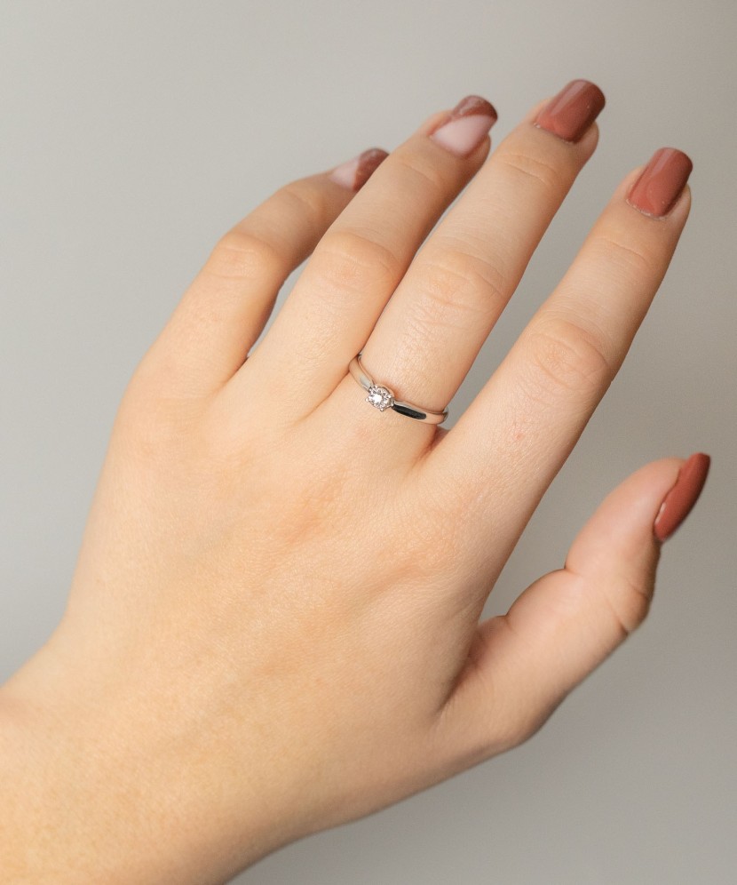 White gold ring with diamond