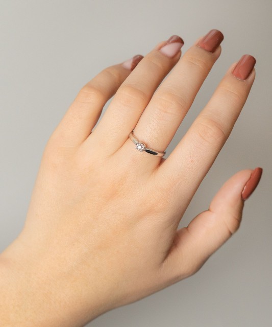 White gold ring with diamond