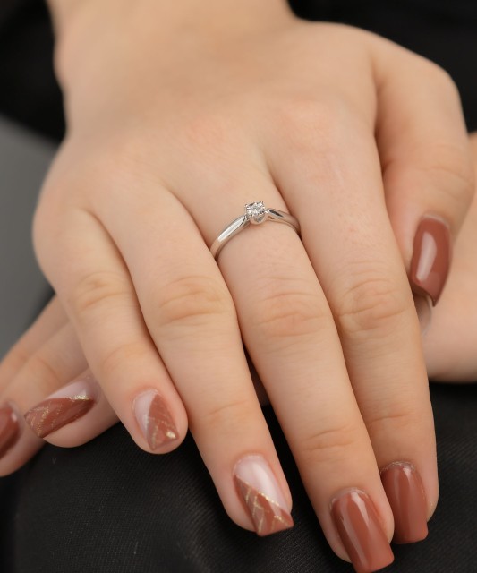 White gold ring with diamond