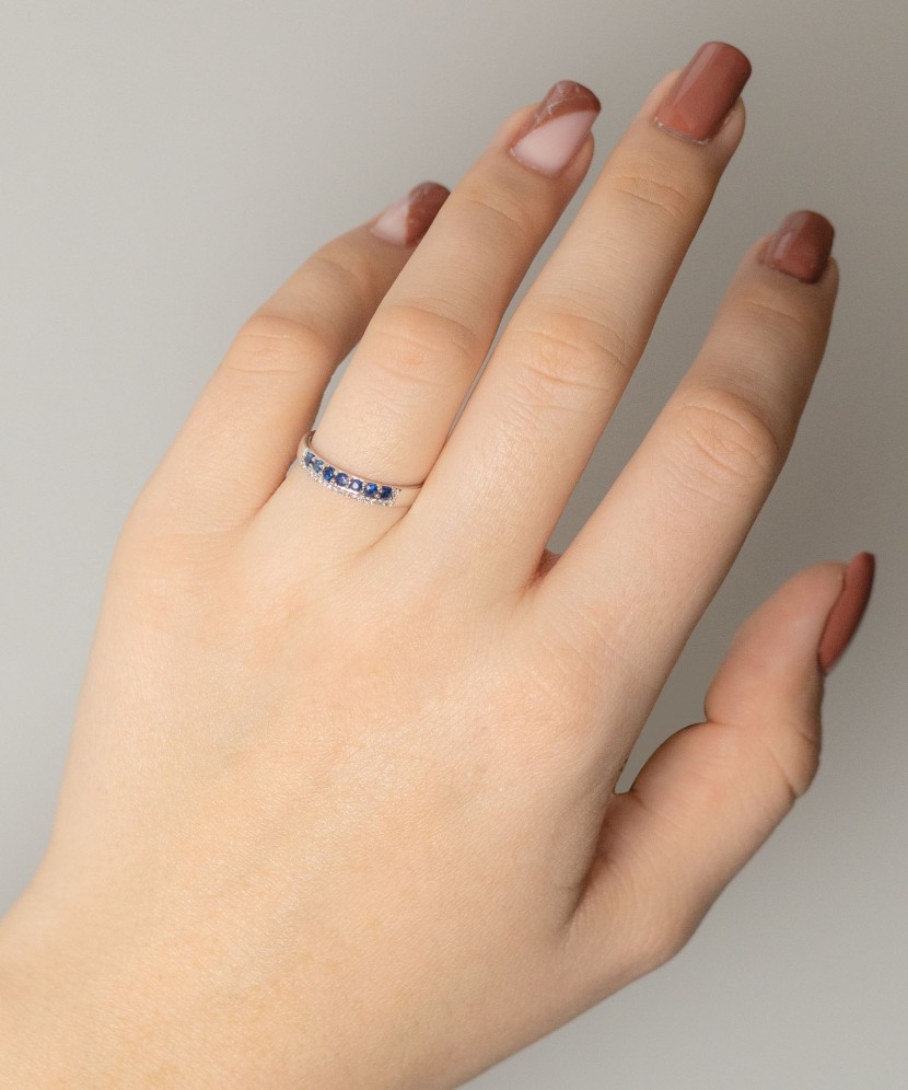 White gold ring with sapphires and diamonds