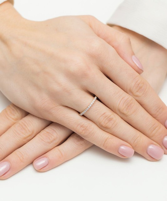 Gold ring with diamonds