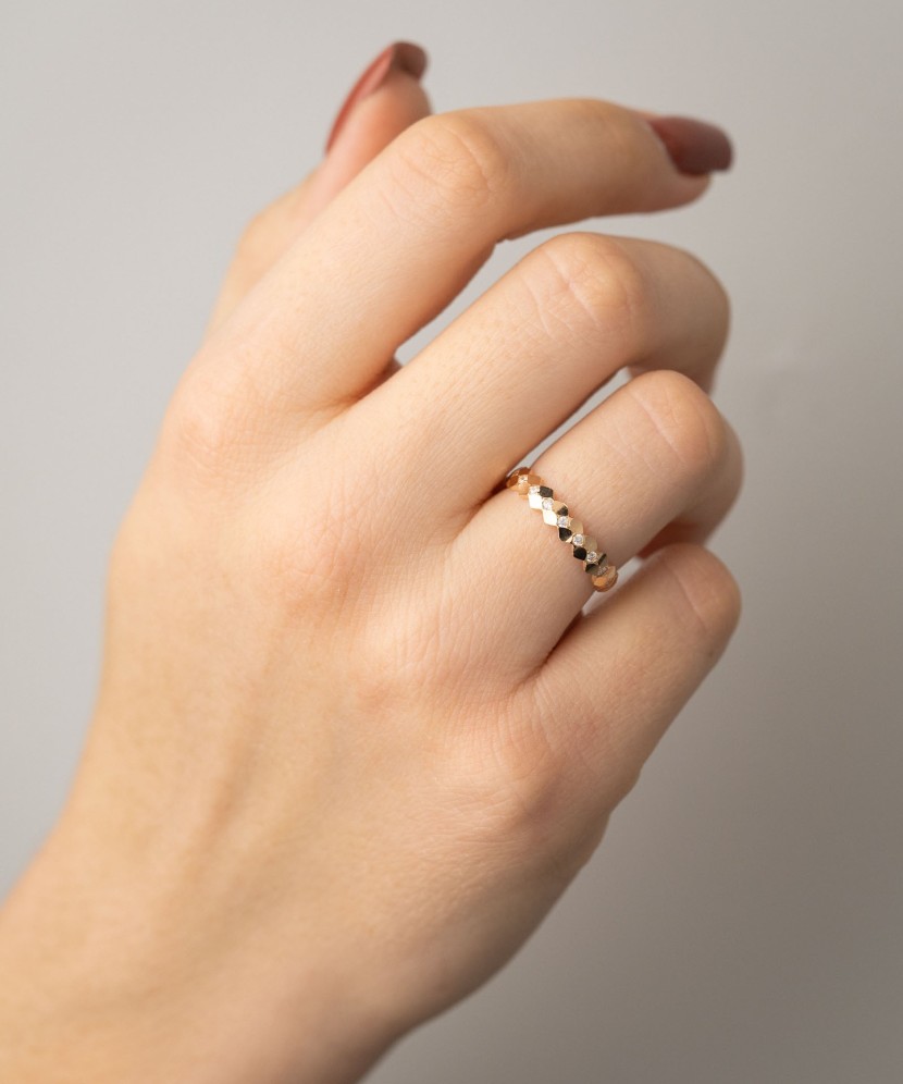 Gold ring with zircons