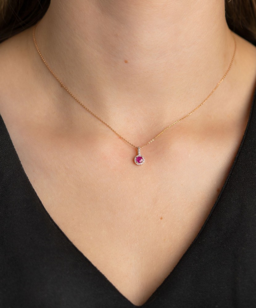 Gold pendant with ruby and diamonds